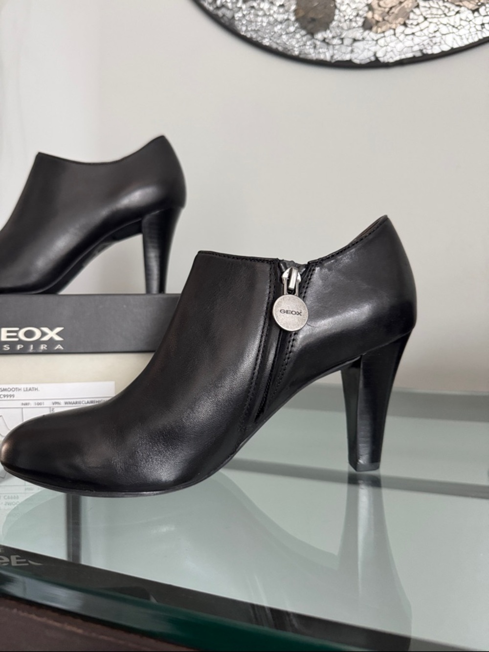 Geox Black Smooth Leather Heeled Ankle Booties sz 8 - Picture 3 of 5